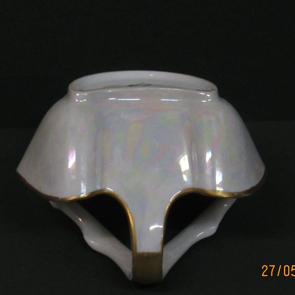 Favorite Bavaria  White Iridescent Gold Trim Trinket Nut Nappy Dish - Picture 3 of 4